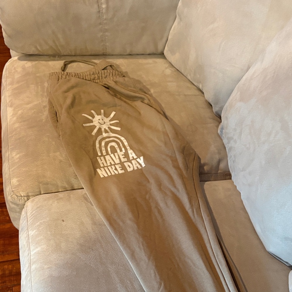 Nike Beige Sweatpants with White Graphic - Picture 3 of 6